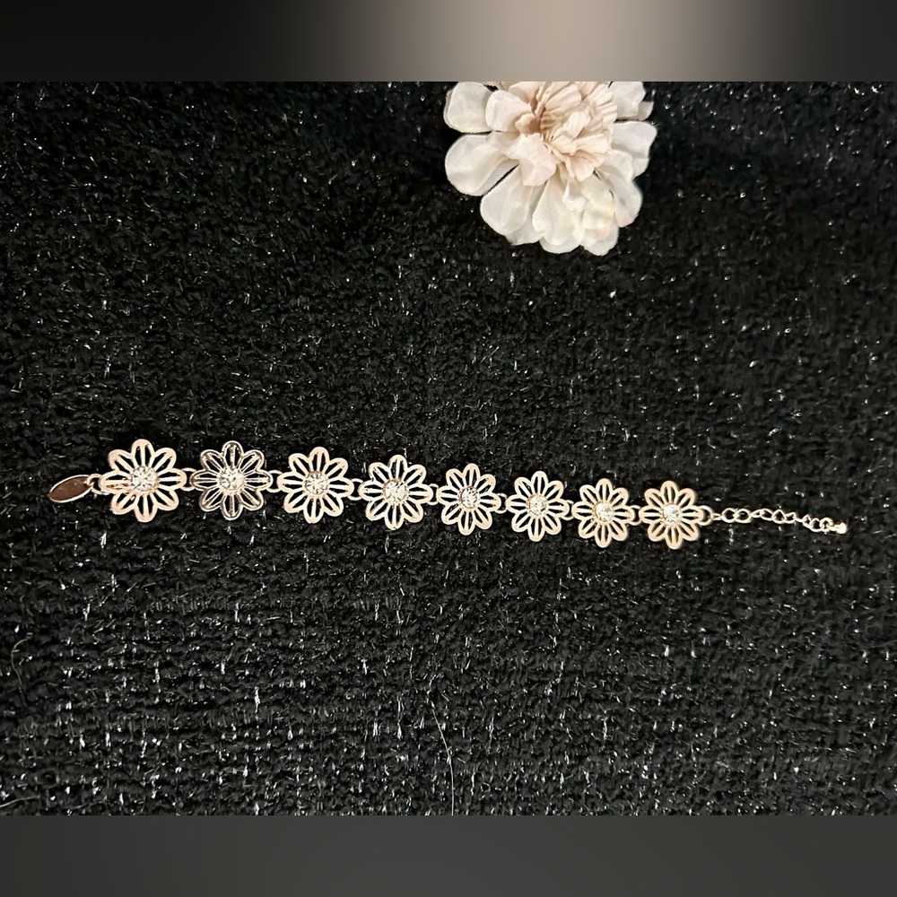 Delicate Rose Gold Colored Floral Link Bracelet - - Picture 3 of 9